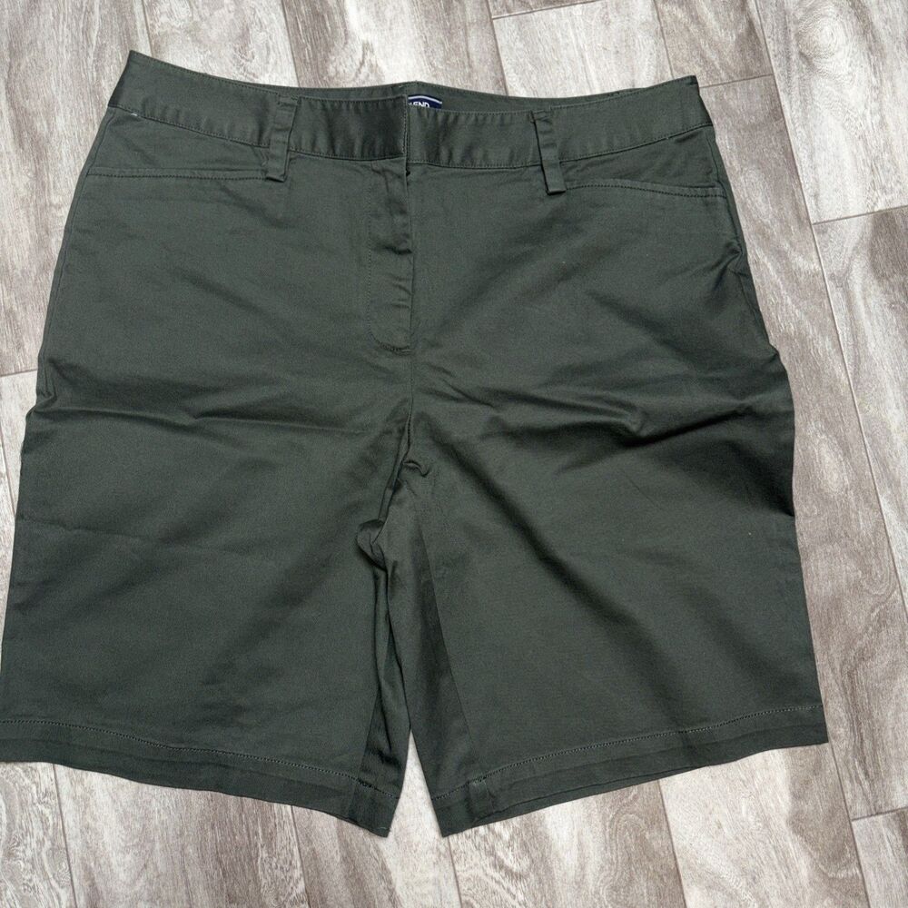 Lands End Women’s 10” Chico Shorts Dark Balsam Size 12